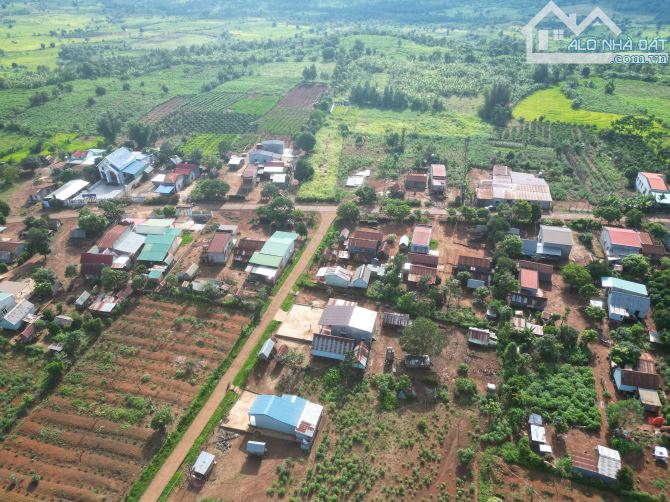 Cần bán lô đất mặt tiền đường liên xã quy hoạch 30m - 6