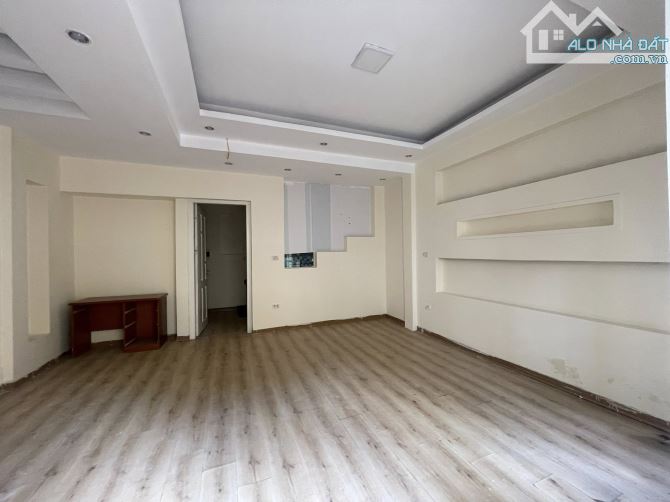 BÁN NHÀ NGÕ 285 KHUẤT DUY TIẾN, PHÂN LÔ, Ô TÔ TRÁNH, 30M RA PHỐ 42m2 6T MT 5,7m 17 tỷ - 6