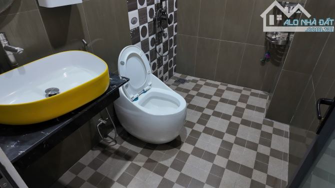 BÁN NHÀ 3 TẦNG MẶT TIỀN TRẦN PHÚ – Ở SANG, KINH DOANH ĐỈNH, 6.8Tỷ - 6