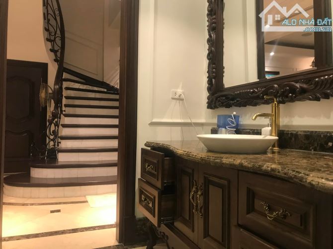 Bán Biệt Thự Dịch Vọng Siêu Sang - Đường lớn 4 Ô tô tránh - 336,3m2 * 4T + 1 hầm - 98 tỷ - 6