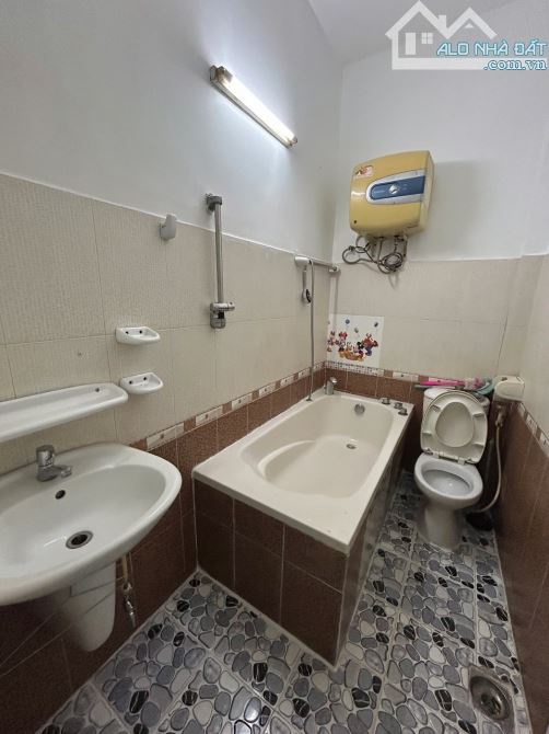 NHÀ GIÁ RẺ Q8 ÂU DƯƠNG LÂN P3 - 4 x10 - TRỆT LẦU - CHỈ 4,6T - GẦN TRƯỜNG TIỂU HỌC. - 7