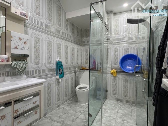 Biệt thự 3 tầng Mặt tiền đường TRƯƠNG THỊ HOA phường TTH Q12, dt 165m2 (6,6mx25m) Đường10m - 7