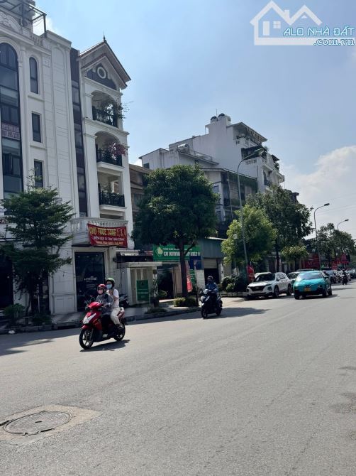 SIÊU PHẨM BUILDING 7 TẦNG - LÔ GÓC - SIÊU KINH DOANH - DÒNG TIỀN 200tr/Tháng (C - 7