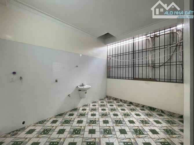 Bán nhà 3 tầng tại khu vực Đằng Lâm ngõ to rộng ô tô đỗ cửa thì hơn 3 tỷ - 50m2 - Đông Nam - 7