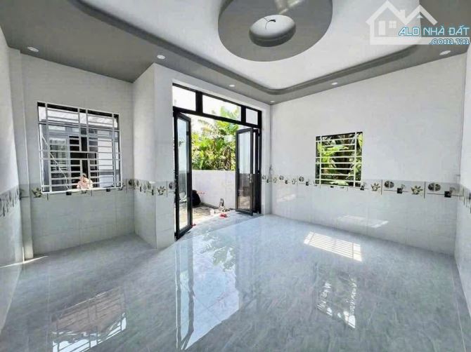 Bán gấp căn nhà ở Nguyễn Văn Ni -Thị Trấn Củ Chi. DT 159m2, Giá chỉ có 1 tỷ 120. Sổ Hồng R - 7