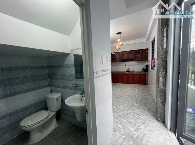 Nhà 3 tấm góc 2mt khu VIP mã lò,hương lộ 2 - 7