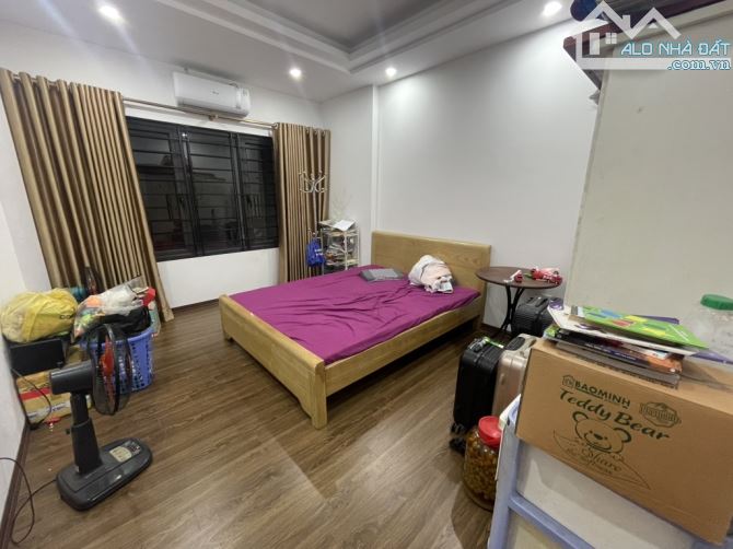 7.1 tỷ - nhà Thạch Bàn - ô tô đỗ cửa, vào nhà - 10m ra ô tô tránh - dân xây cực đẹp - 7