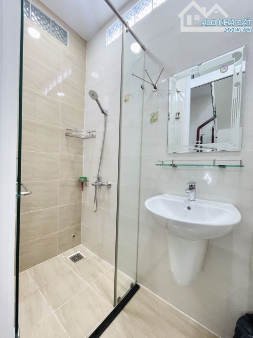 Thống nhất . HẺM 🚘 . 4 TẦNG BTCT. 32M2 . 5PN. SỔ A4 . KO QUY HOẠCH . KO LỘ GIỚI . - 7