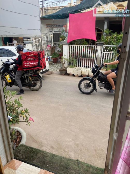 nhà 550 triệu Mặt Tiền Ấp 1 - Bình Thắng-Ngang 6,5 met -DÀI ĐỤN BỜ KÈ -Thổ Cư Toàn bộ - 7
