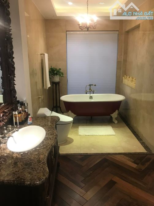 Bán Biệt Thự Dịch Vọng Siêu Sang - Đường lớn 4 Ô tô tránh - 336,3m2 * 4T + 1 hầm - 98 tỷ - 7