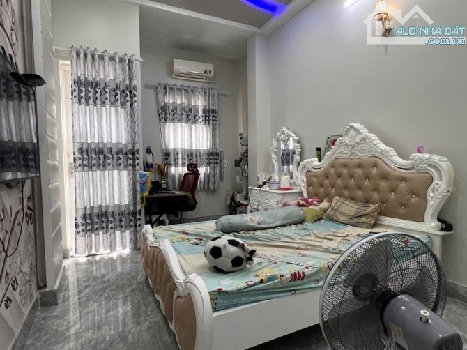 Biệt thự 3 tầng Mặt tiền đường TRƯƠNG THỊ HOA phường TTH Q12, dt 165m2 (6,6mx25m) Đường10m - 8