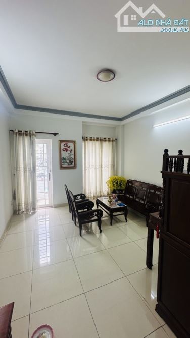Mặt tiền Quang Trung ngay chợ Hạnh Thông Tây gần 100m2 đúc 5 tầng giá 15,5 tỷ TL đường 10m - 8