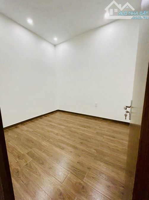 Bán căn nhà 3 tầng xây độc lập oto đỗ tận của tại Quỳnh Hoàng Nam Sơn - 8