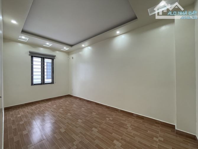 Bán nhà 3 tầng tại khu vực Đằng Lâm ngõ to rộng ô tô đỗ cửa thì hơn 3 tỷ - 50m2 - Đông Nam - 8