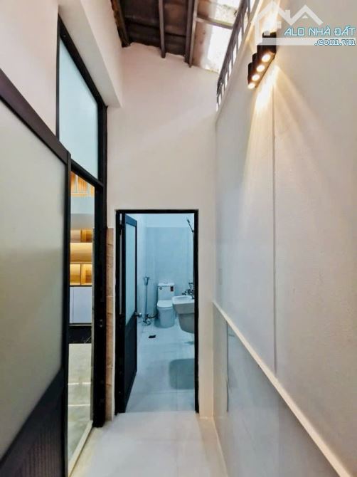 CHDV - 8 Phòng - Hẻm xe hơi - Trần Thái Tông - 4 tầng - Giá 8 tỷ - 8