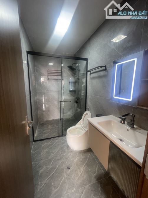 Bán nhà phố Bồ Đề 45m2- 6T- mặt tiền cực đẹp, gara ô tô, thang máy, nội thất lung linh - 8