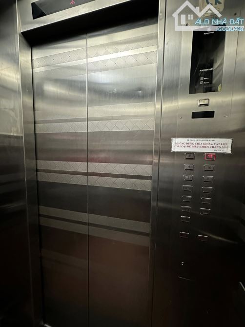 Bán toà văn phòng hạng B lô góc 2 mặt phố- Phố Huế- Đại Cồ Việt- 525m2- 12 tầng giá 5XX tỷ - 8