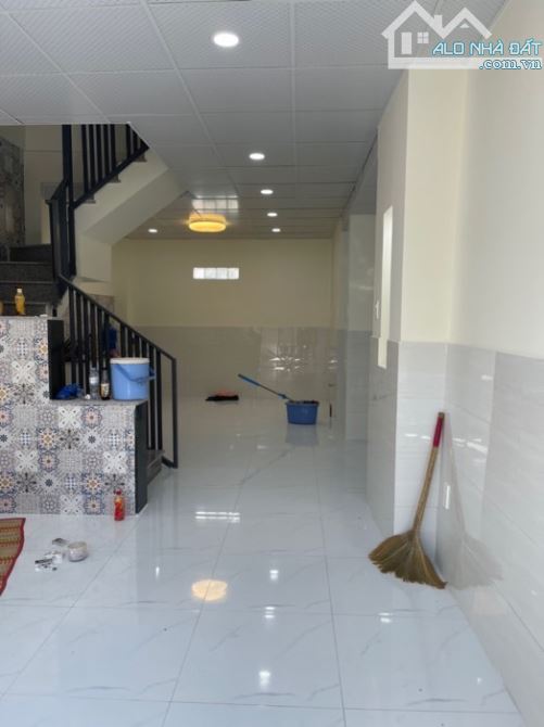 BÁN NHÀ NGAY KHU DÂN CƯ HỒNG LONG NGANG 5M DÀI 10M NHÀ 2 TẦNG GIÁ 4 TỶ - 8