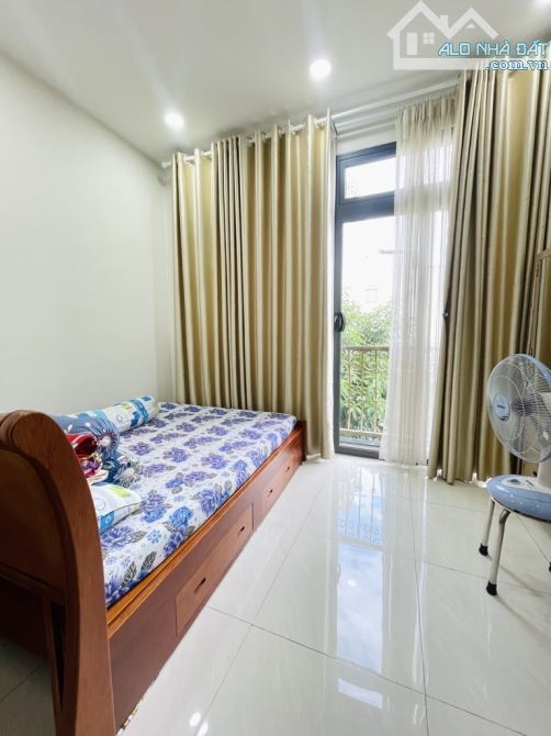 Thống nhất . HẺM 🚘 . 4 TẦNG BTCT. 32M2 . 5PN. SỔ A4 . KO QUY HOẠCH . KO LỘ GIỚI . - 8