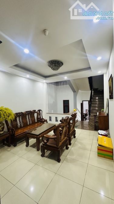 Mặt tiền Quang Trung ngay chợ Hạnh Thông Tây gần 100m2 đúc 5 tầng giá 15,5 tỷ TL đường 10m - 9