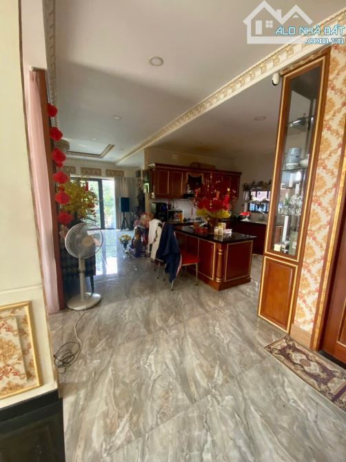 Bán Căn 1T3L Gốc MTKD đs 9 p. Linh Tây, quận Thủ Đức TPHCM. 160m2 sẵn thu nhập 23 tỷ TL - 9