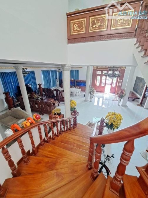 BIỆT THỰ SÂN VƯỜN NGUY NGA – 1.300M² – FULL NỘI THẤT ĐẲNG CẤP - 9