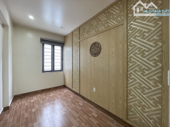 Bán nhà 3 tầng tại khu vực Đằng Lâm ngõ to rộng ô tô đỗ cửa thì hơn 3 tỷ - 50m2 - Đông Nam - 9