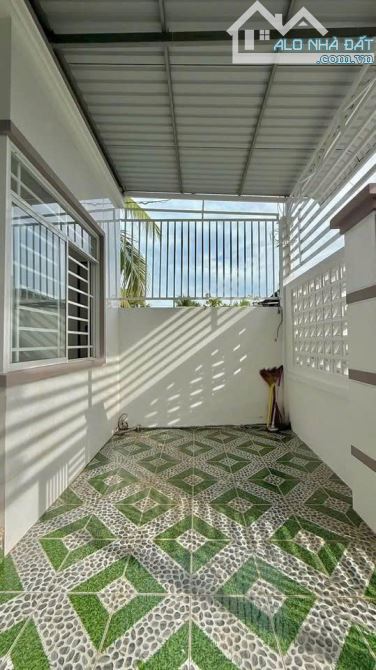 Bác 6 gửi bán căn nhà ở đường Lý Nam Đế , Thị Trấn Hóc Môn. DT 100m2, Giá 999 triệu, SHR - 9