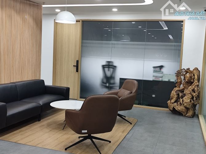 Bán toà văn phòng hạng B lô góc 2 mặt phố- Phố Huế- Đại Cồ Việt- 525m2- 12 tầng giá 5XX tỷ - 9