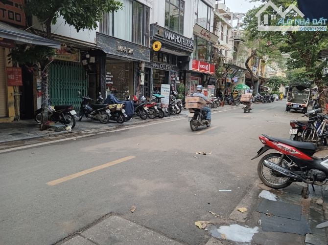 Bán Nhà Mặt Phố Hàng Buồm- 250m ra Bờ Hồ - 430m2 - Mặt tiền 15.5m- Đầu tư siêu lời 257 Tỷ