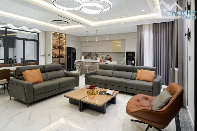 Bán nhà đẹp thang máy Ngã Tư Sở! 30m2 x 5 tầng 4p4wc 8..tỷ - Dân xây mới, gần phố