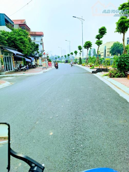 #HÀĐÔNG- GIÁ BẤT NGỜ- 4 TẦNG- NHÀ MỚI 33M²- ÔTÔ ĐỖ CỬA- RỘNG RÃI THOÁNG MÁT- CẠNH KĐT BIỆT