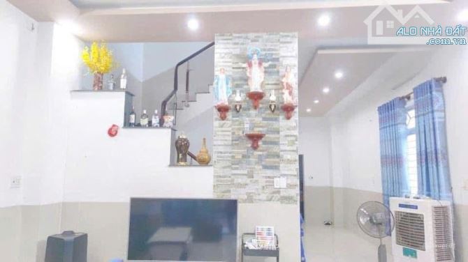 Bán Gấp..5,5 tỷ. Nhà 1T1L đẹp góc 2MT xây tâm huyết P. Tam Hoà. 6x22m. Đường 7m. - 5