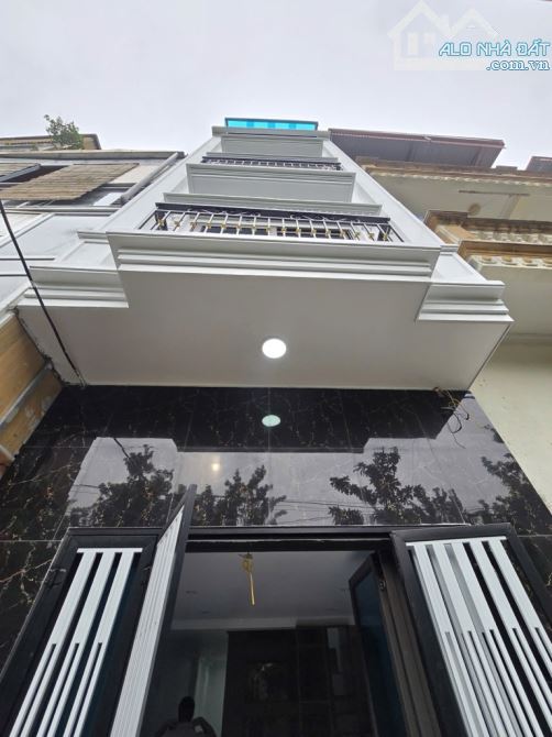 SIÊU PHẨM. 40M. 5 TẦNG. 8,5 TỶ.THANG MÁY. ÔTÔ. FULL NỘI THẤT.XUÂN PHƯƠNG.NHỔN
