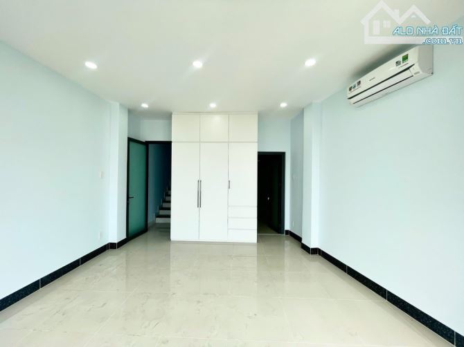 BÌNH THẠNH MẶT PHỐ NGUYỄN KHUYẾN 40M² 6 TẦNG 5PN LÔ GÓC 9 T