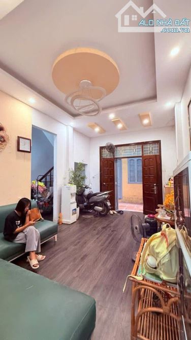NHÀ DÂN XÂY VÕ CHÍ CÔNG CẦU GIẤY 52M x 5T,Mt 8.6M GIÁ 10.5 TỶ 4 MẶT THOÁNG 15M RA Ô TÔ