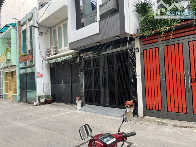 Cần bán gấp nhà Huỳnh Văn Bánh, 33m2 ngang 6.5m, 2 tầng, nhỉnh 6 tỷ (2025P489A)
