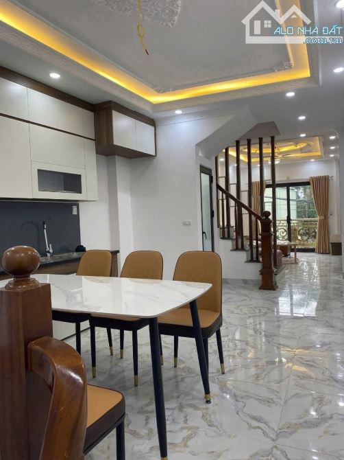 BÁN NHÀ 5 TẦNG NGỌC HỒI, Ô TÔ TRÁNH, KINH DOANH, GIÁ ĐẸP NHẤT KHU