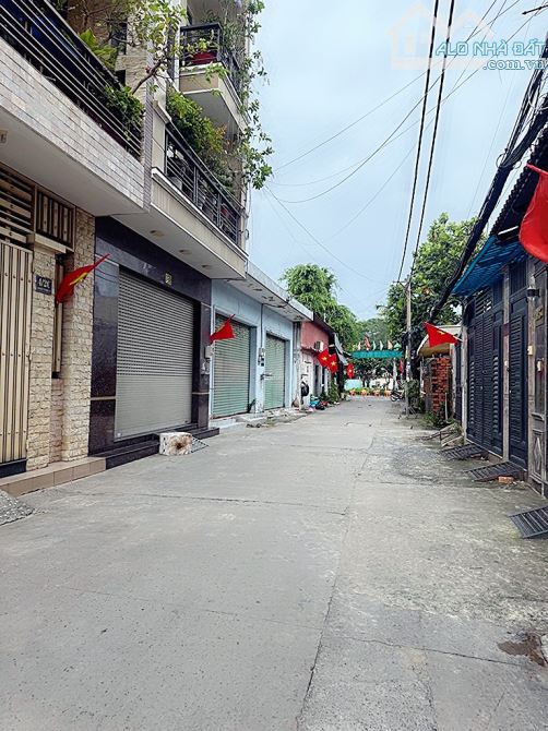 Bán nhà gần    đường nguyễn hữu tiến tây thânhj tân phú