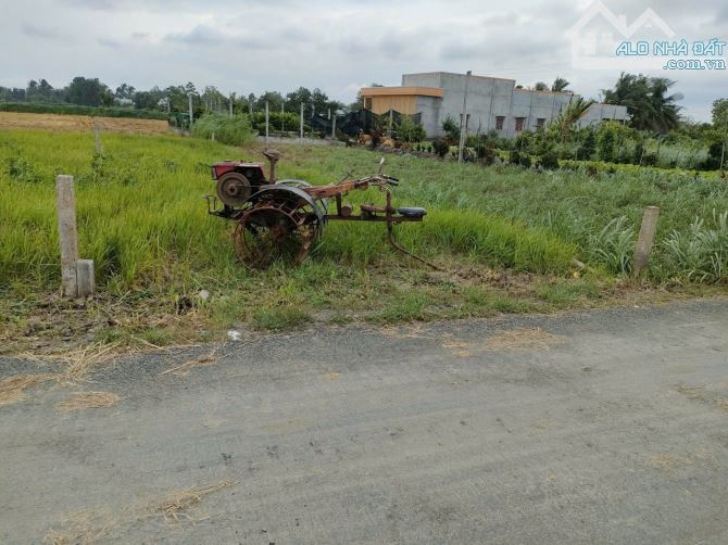 Bán lô đất 6x30 100mv thổ cư đường nhựa khu dân cư giá 410 triệu TL