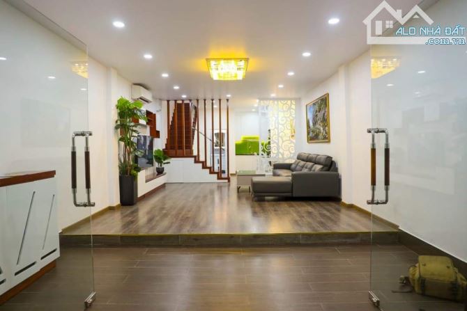 Nhà 4 tầng mới xây, hẻm ô tô đậu cửa, gần C/c Sơn Kỳ, 6 tỷ