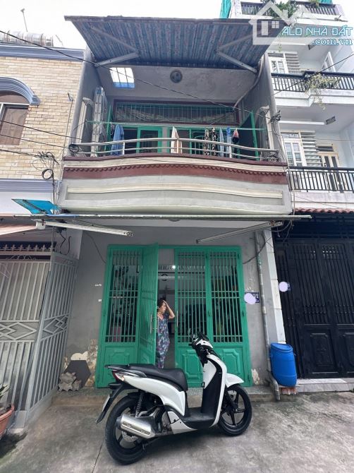 HẺM XE HƠI LÊ VĂN QUỚI - ( 4×9 ) 2 TẦNG - HẺM SẠCH ĐẸP MÀ CHỈ NHỈNH 4 ĐỒNG