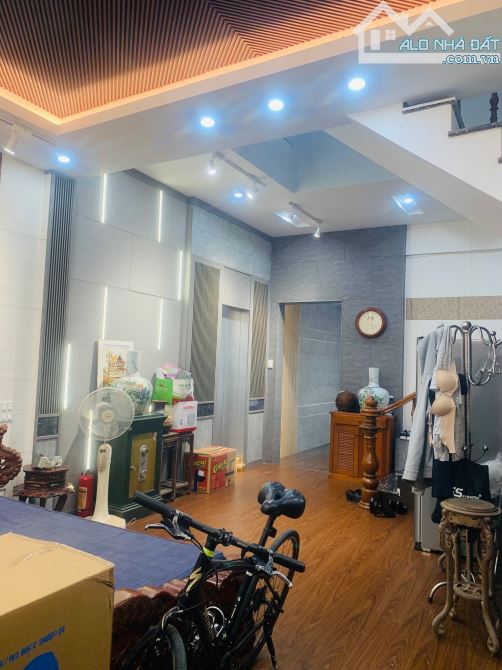 Bán nhà MP Bà Triệu - Thanh Hoá 80m2, 2 tầng kinh doanh, vỉa hè thoáng - Giá 9 tỷ
