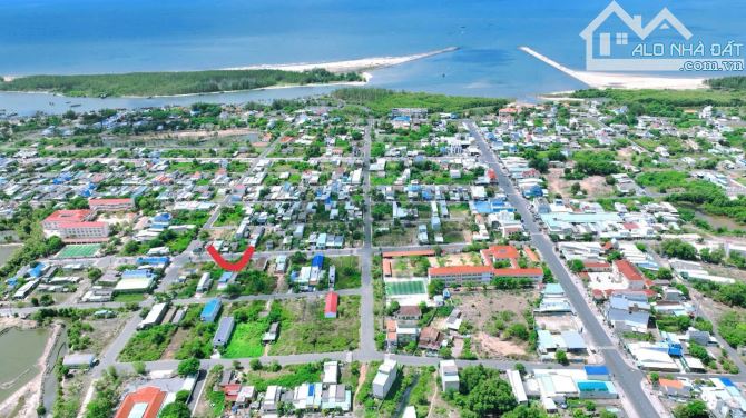 ĐẤT BIỂN LỘC AN- ĐẤT ĐỎ - BRVT  -TRỤC CHÍNH VỈA HÈ, ngay hông trường học, chợ; cách bãi tắ