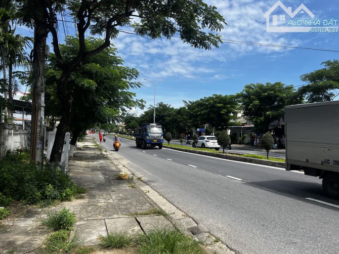 Hiếm! Khó có lô nào 3 mặt đường giá tốt đường Lạc Long Quân - Hội An