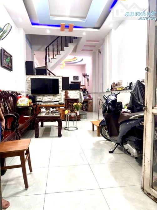 NHÀ LÊ ĐÌNH CẨN 4 TẦNG XE HƠI VÔ NHÀ - NHÀ ĐẸP CÓ THỂ Ở NGAY - DT 67M - SÁT TL10 - TÊN LỬA