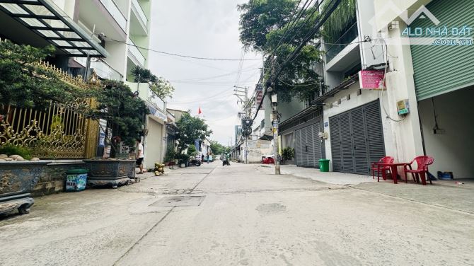 BIỆT THỰ PHONG CÁCH CHÂU ÂU- GIÁP TÂN PHÚ- NGANG GẦN 9M