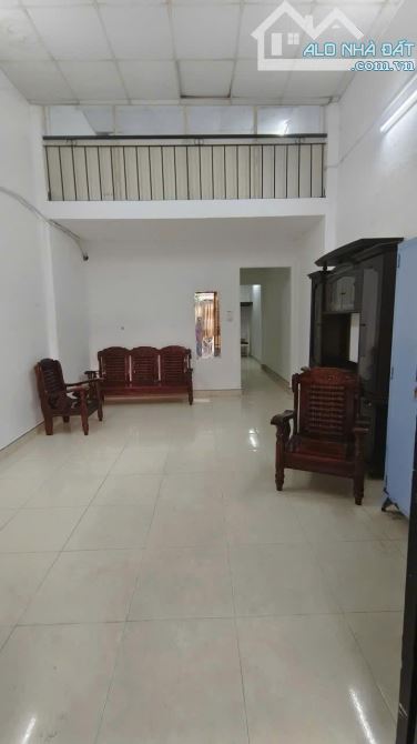 BÁN NHÀ ĐÔNG THẠNH - HÓC MÔN - 56M2 ( 4M X 14M) - HẺM XE HƠI THÔNG - 2.7 TỶ.
