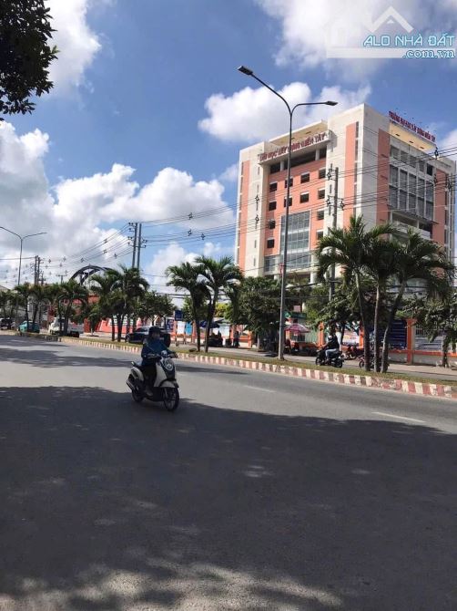 Mặt tiền Phó Cơ Điều khu dân cư đông đúc