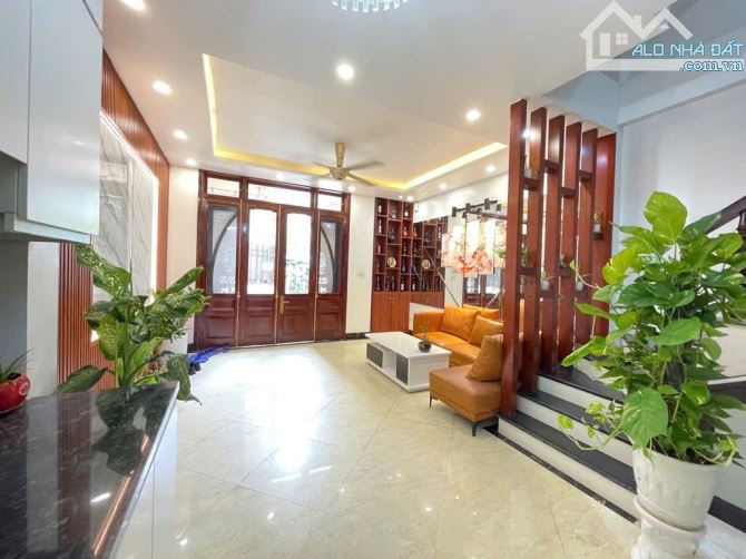 NHÀ ĐẸP HOA LÂM, PHÂN LÔ, NGÕ THÔNG, FULL NỘI THẤT, 31M2, 5 TẦNG, MT: 4.6M, GIÁ CHỈ 7 TỶ